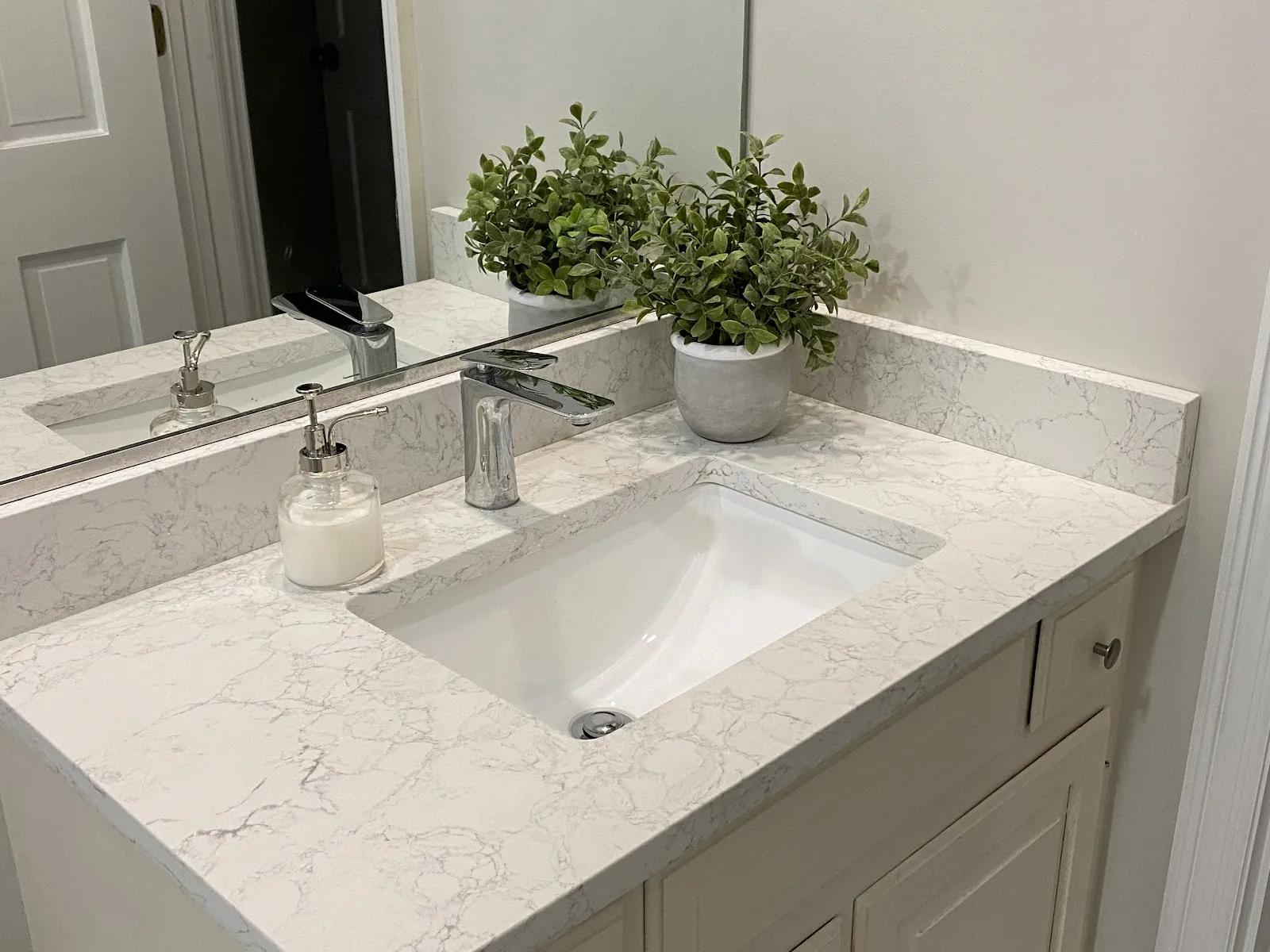 Quartz vanity, undermount sink