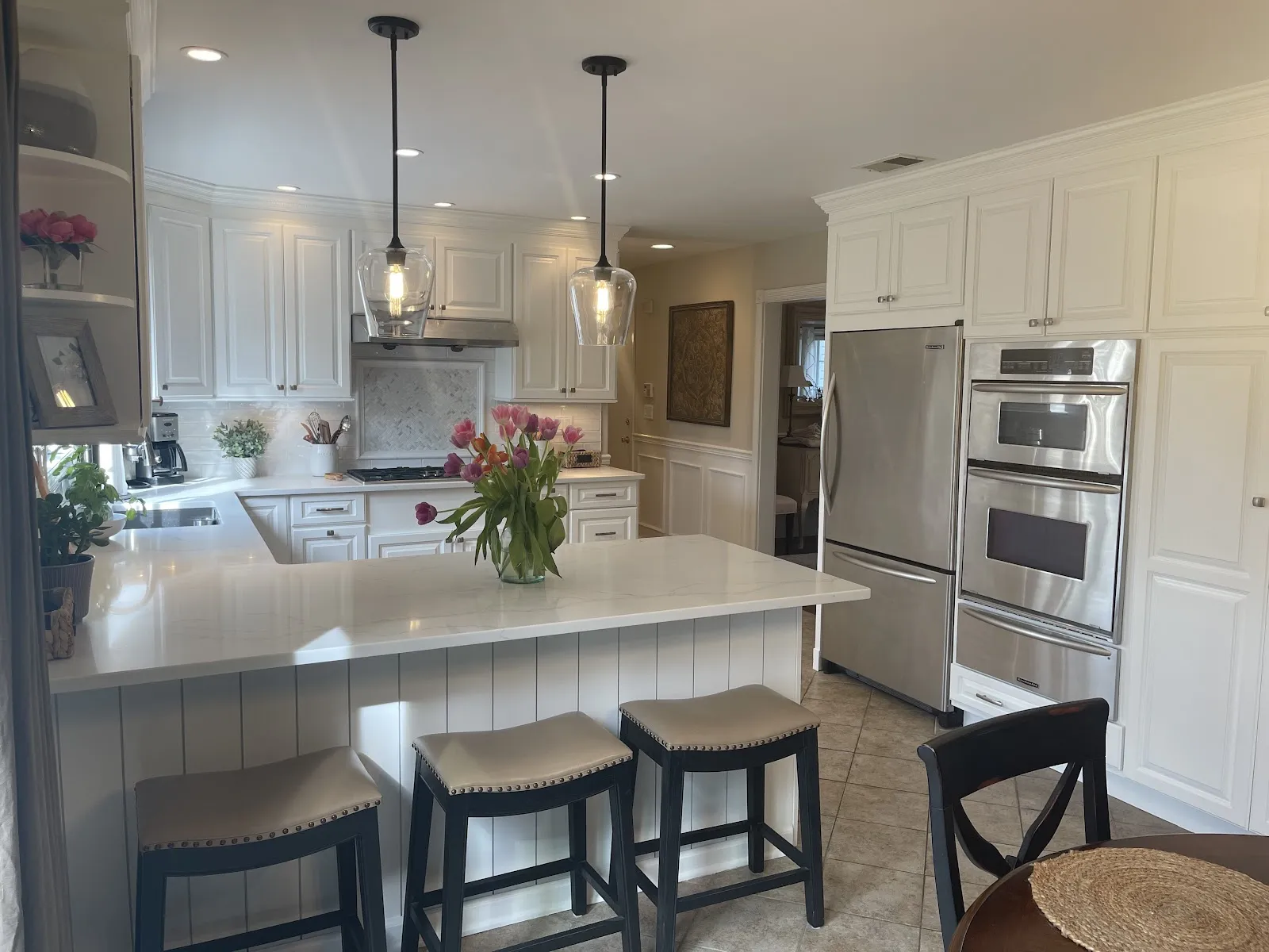 White kitchen with breakfast bar