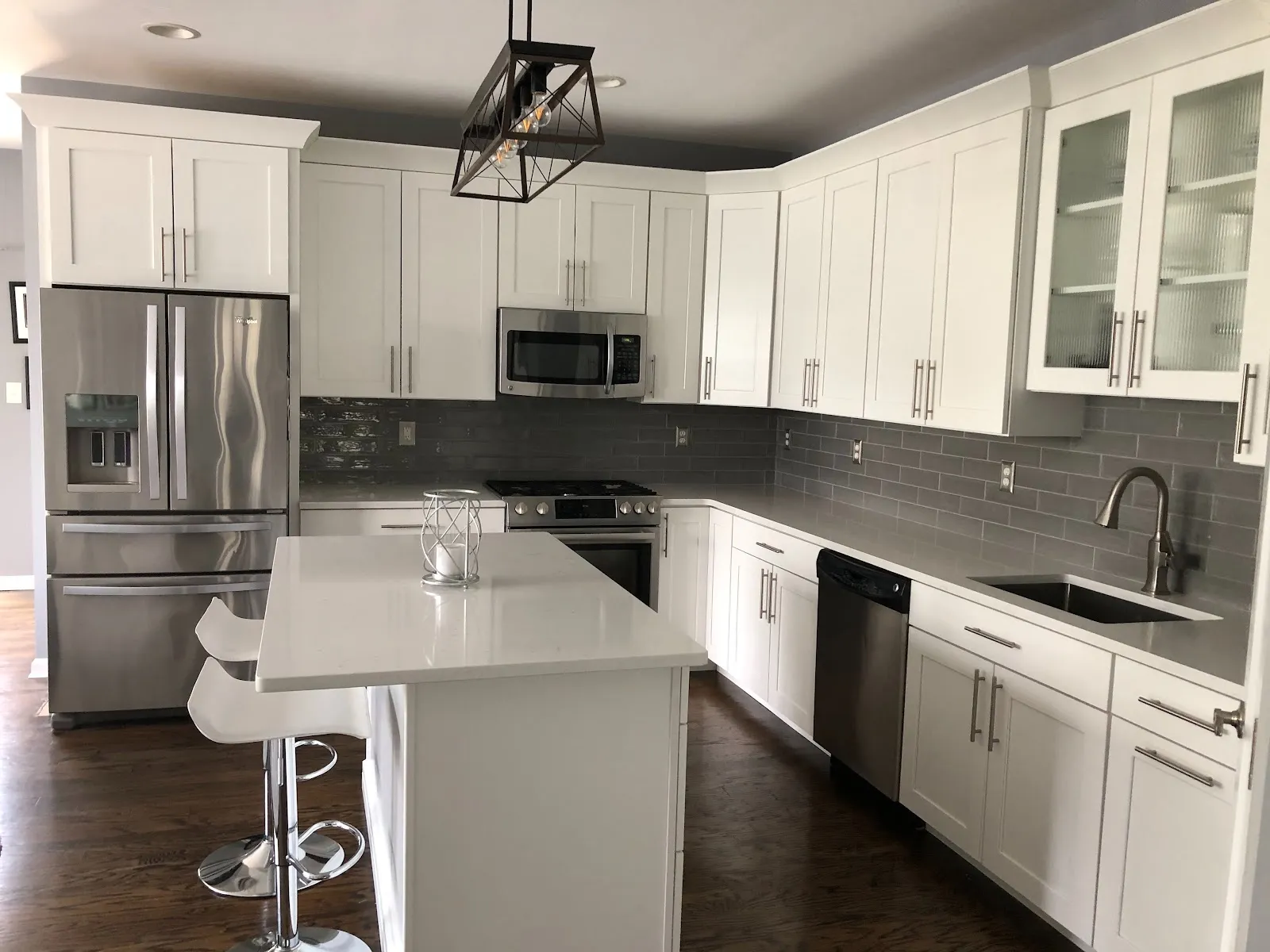 Quartz counters & glass backsplash