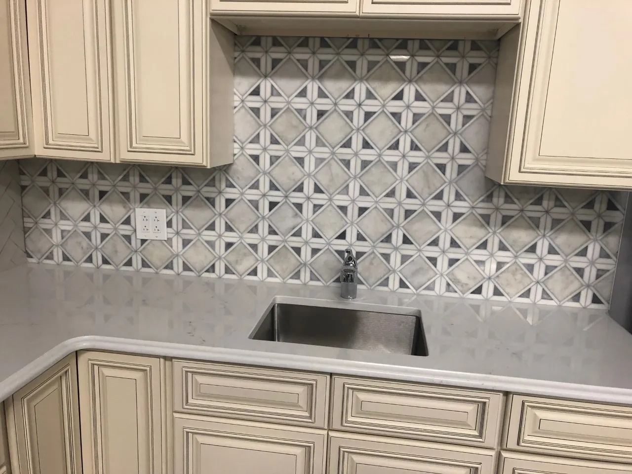 Patterned backsplash