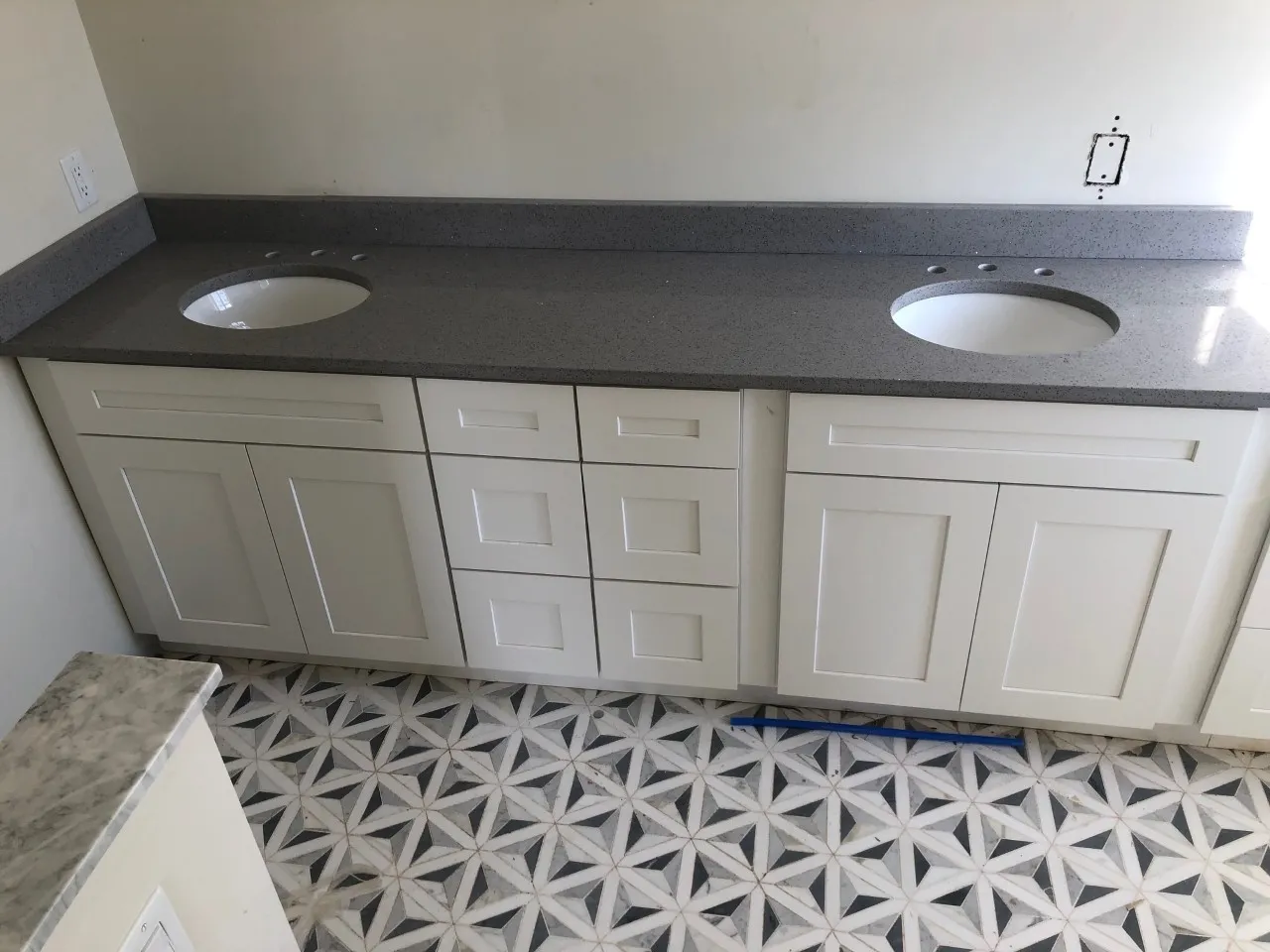 Geometric floor tile