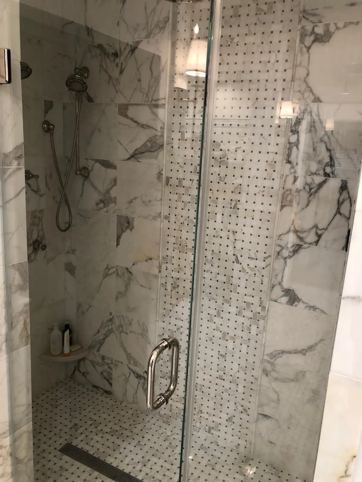 Marble-look shower with mosaic
